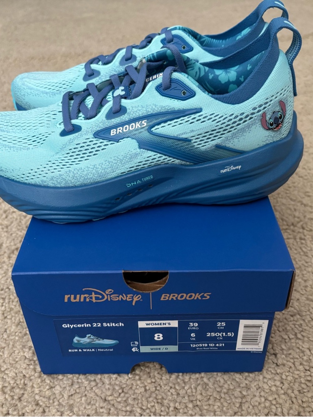 Limited edition Stitch Brooks x runDisney Glycerin 22